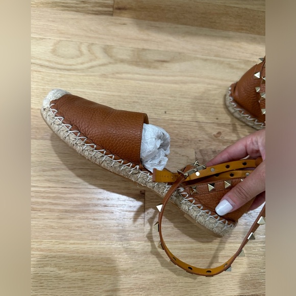 Valentino womens leather espadrille. Size 35. Used and authentic - Picture 2 of 7
